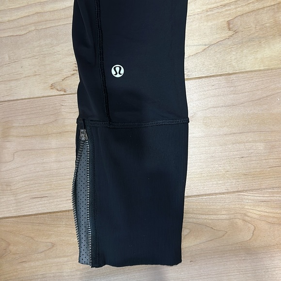 Lululemon running tights with leg reflectors size 4. - Picture 5 of 5